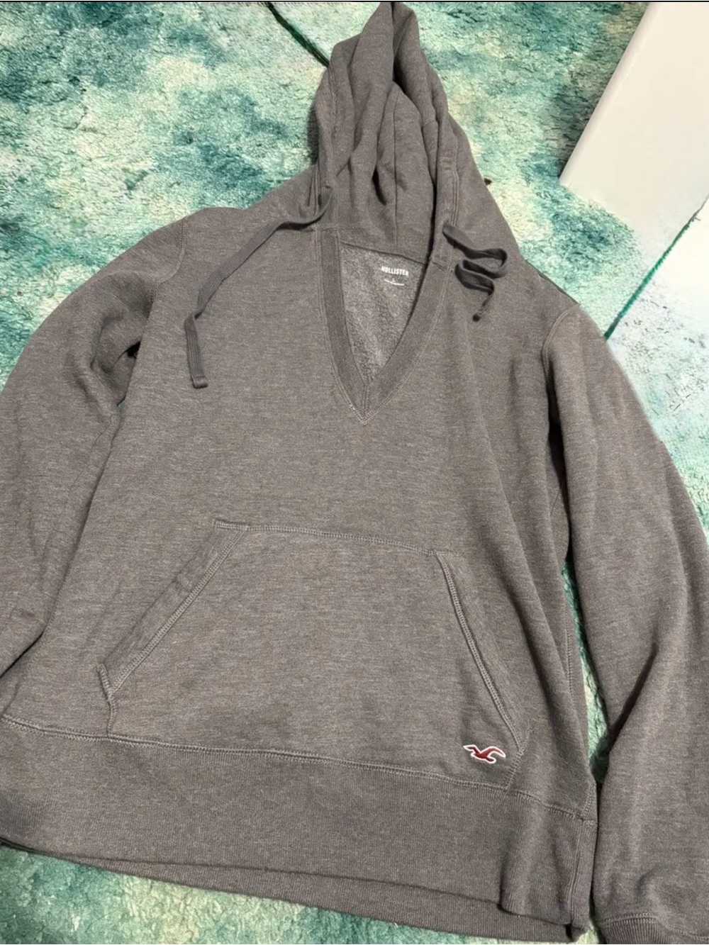 Hollister Women’s Gray Hooded V-Neck Pullover